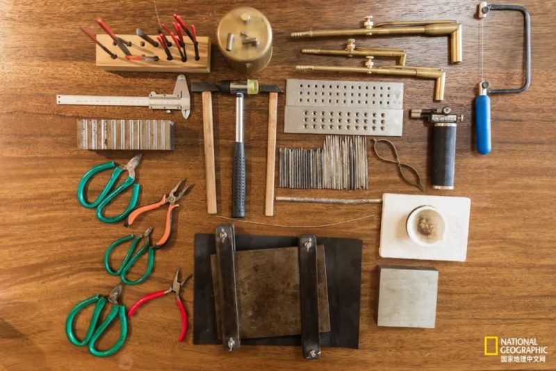 The basic tools required for the forging technique of Miao silver jewelry.