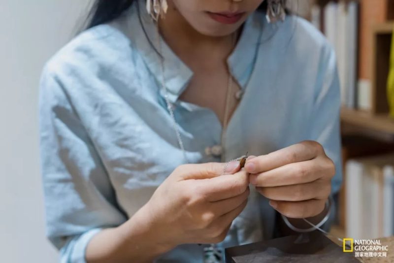The weaving process in material preparation