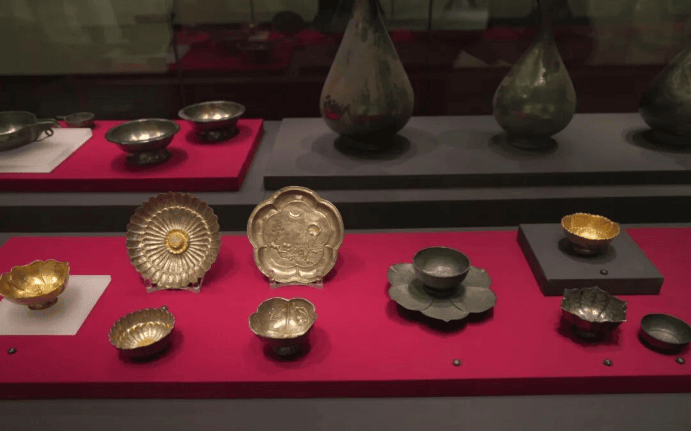 Ancient Chinese gold and silver artifacts.