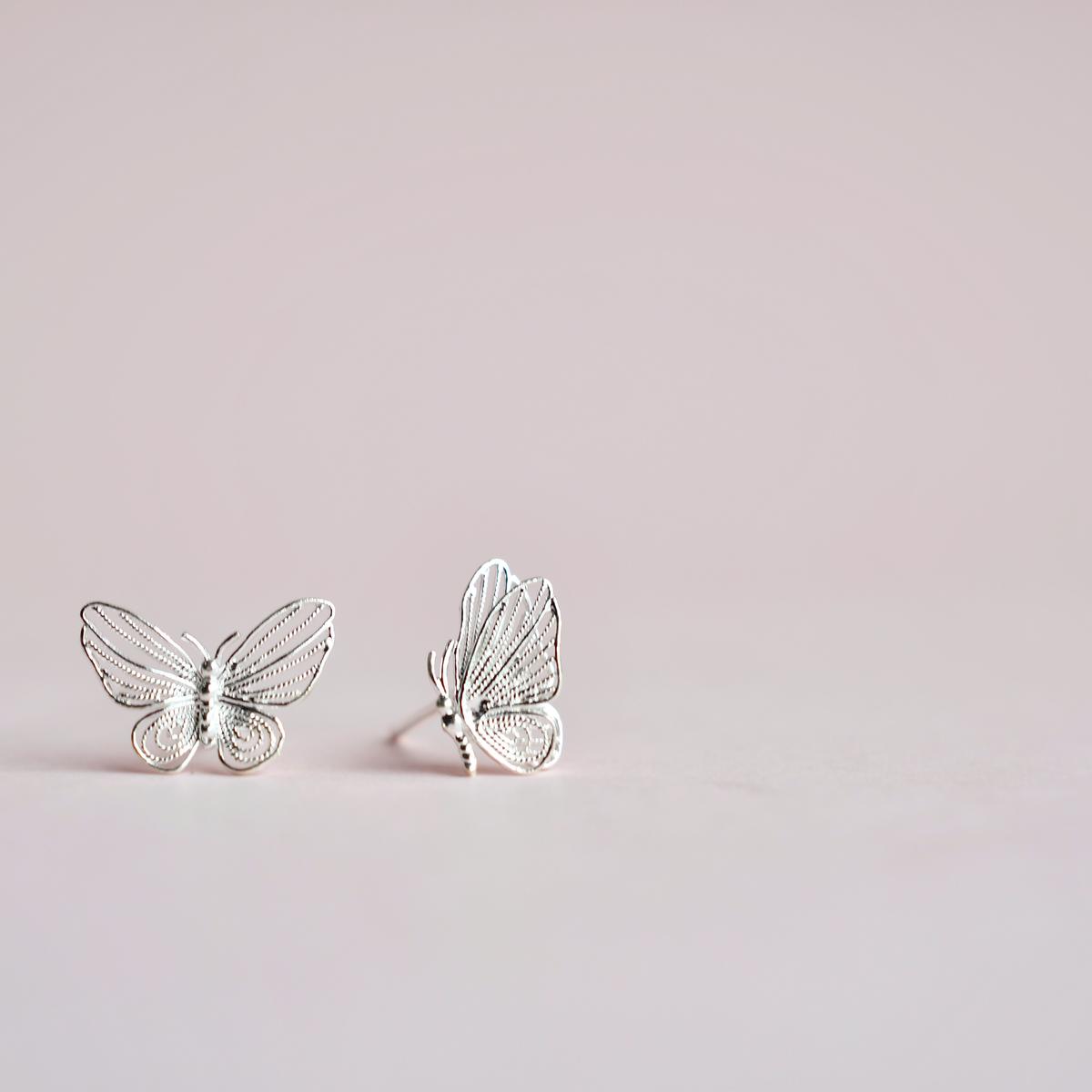 Silver Stud Earrings - Dancing Butterflies - 画像 (5)