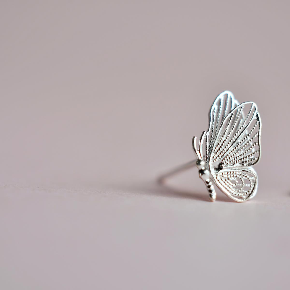 Silver Stud Earrings - Dancing Butterflies - 画像 (6)