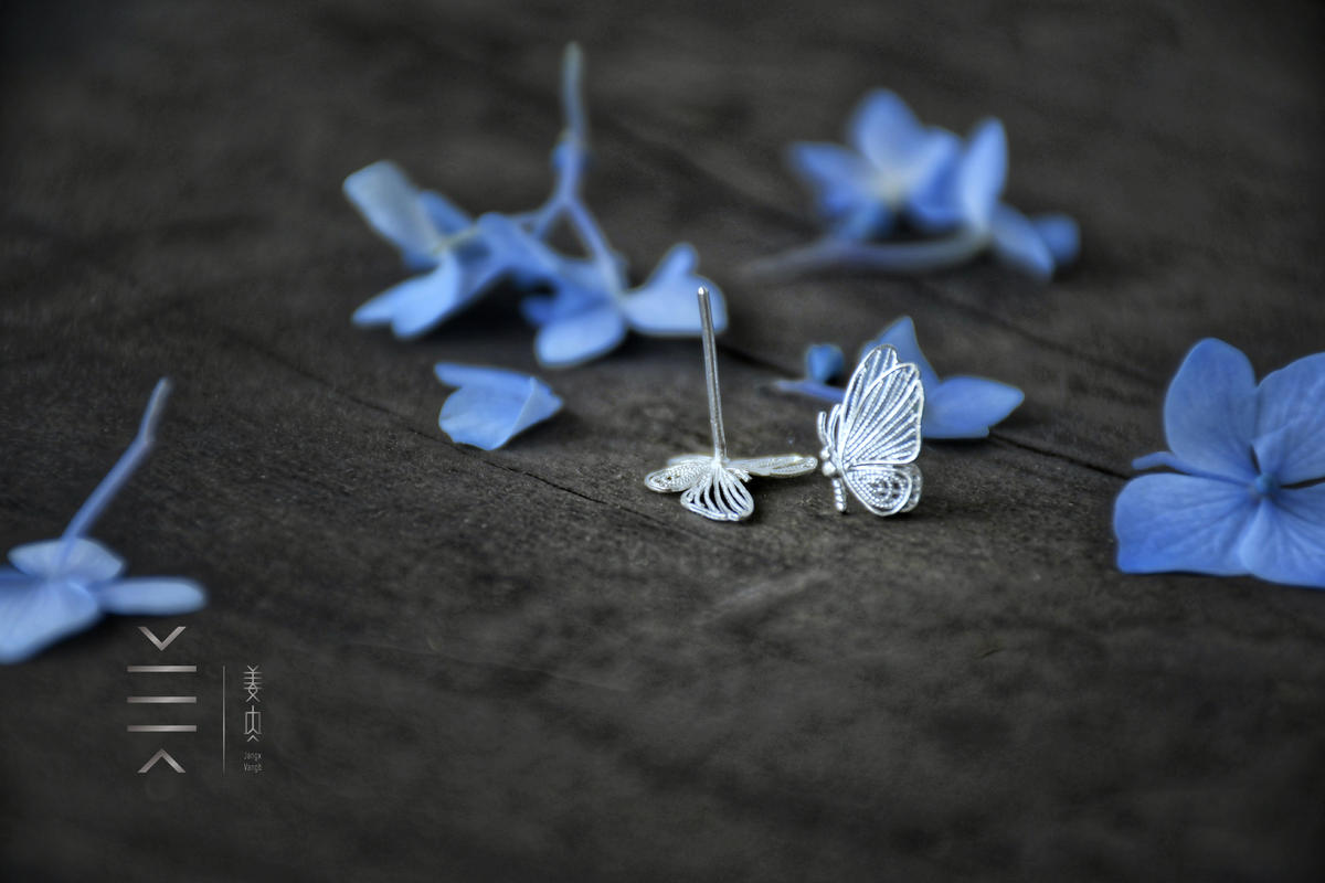 Silver Stud Earrings - Dancing Butterflies - 画像 (11)