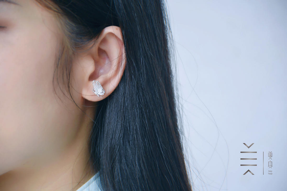 Silver Stud Earrings - Dancing Butterflies - 画像 (15)