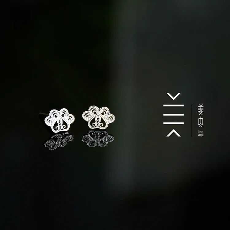 Silver Stud Earrings – Cat Paws - Imagen 5