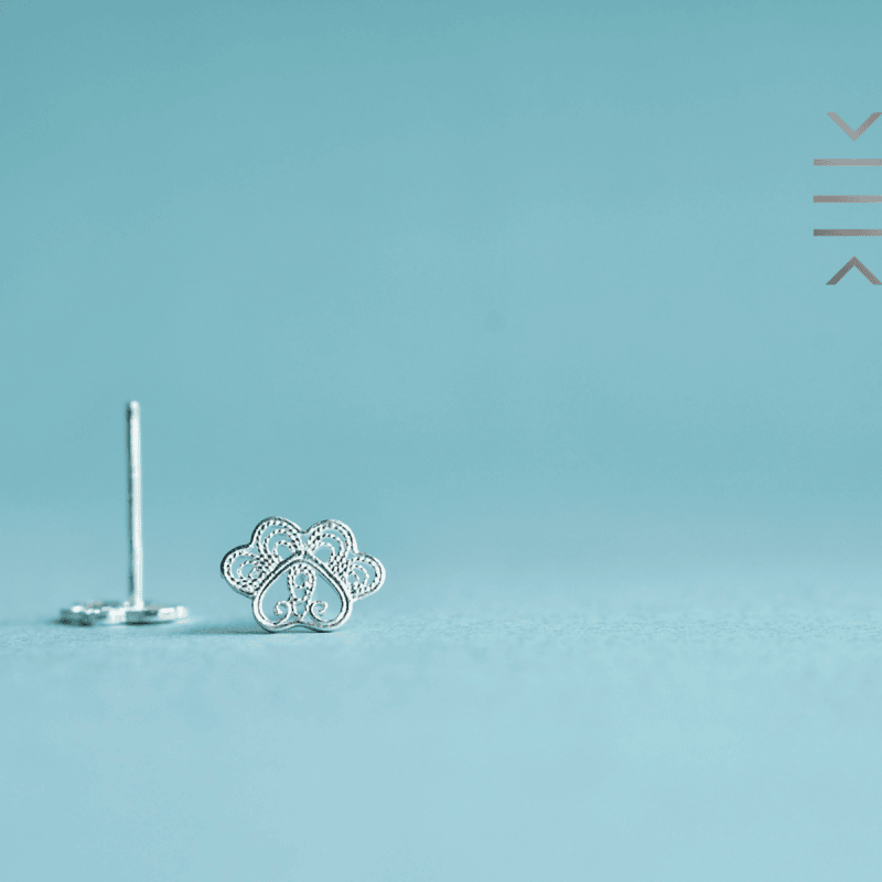 Silver Stud Earrings – Cat Paws - Imagen 3