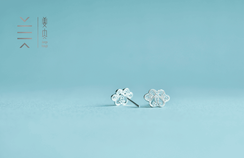 Silver Stud Earrings – Cat Paws - Imagen 4