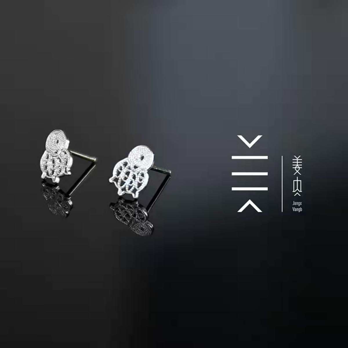 Silver Stud Earrings – Dog Paws - 画像 (2)