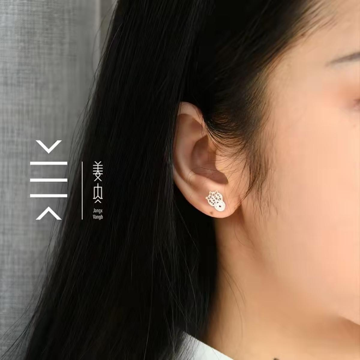 Silver Stud Earrings – Dog Paws - 画像 (4)