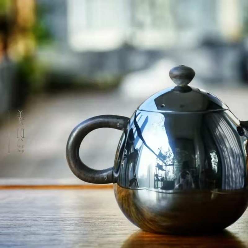 Pure Silver Teapot – Inverted-handle Pear-shaped Teapot 1